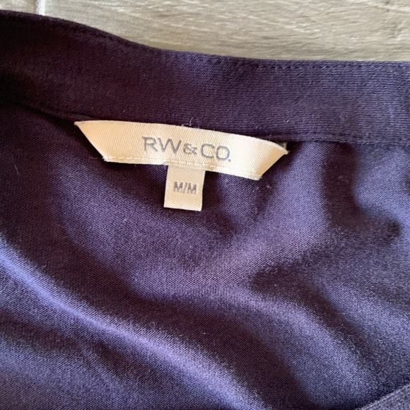 Navy top with snaps on sleeve - Picture 4 of 5